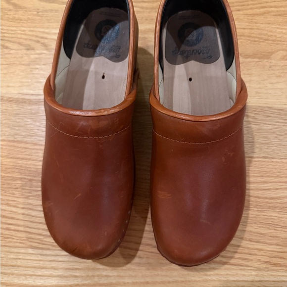 Stylish Tan Leather Mules - Picture 7 of 7